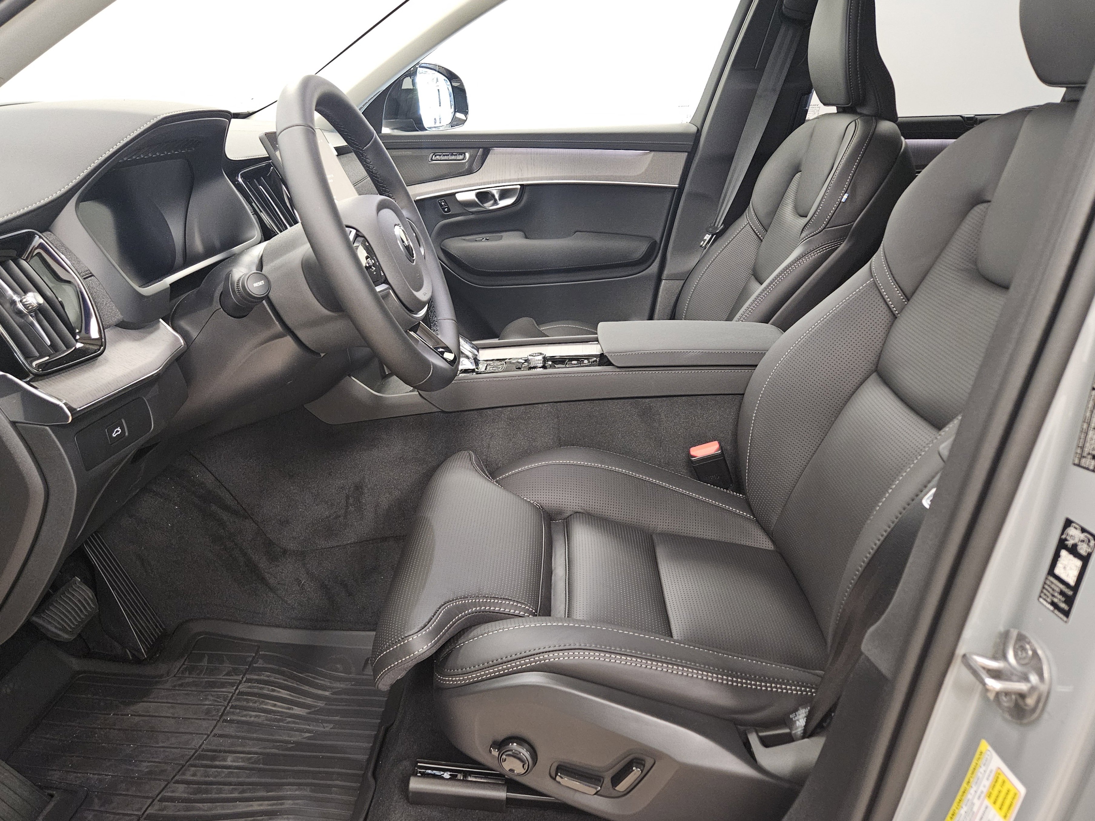 New 2026 Volvo XC90 B6 Ultra w/ Protection Package image 10
