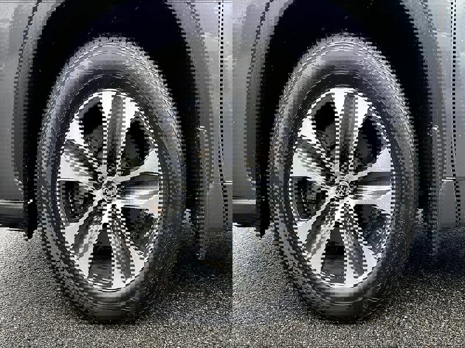 Used 2024 Toyota Highlander XLE image 7