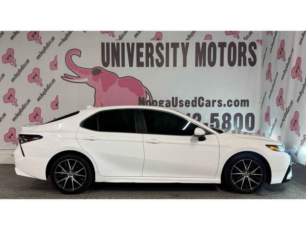 Used 2021 Toyota Camry SE image 9