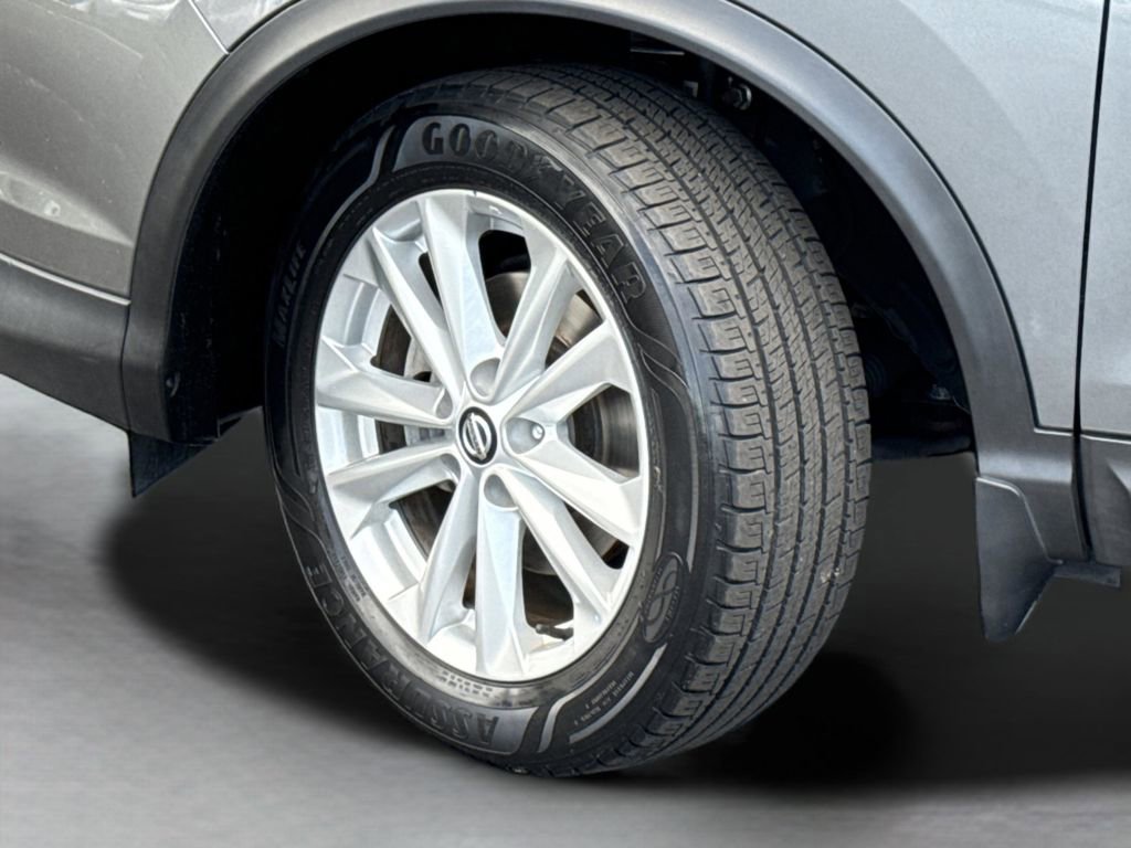 Certified 2019 Nissan Rogue Sport SV FWD image 43