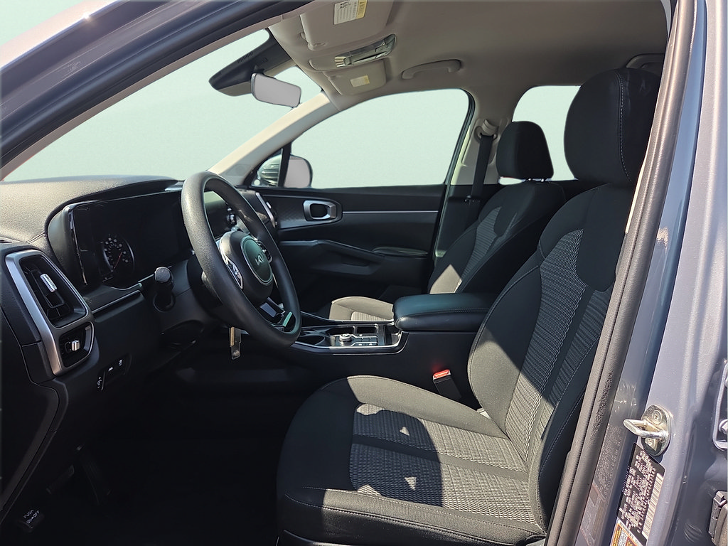 Used 2023 Kia Sorento LX FWD image 16