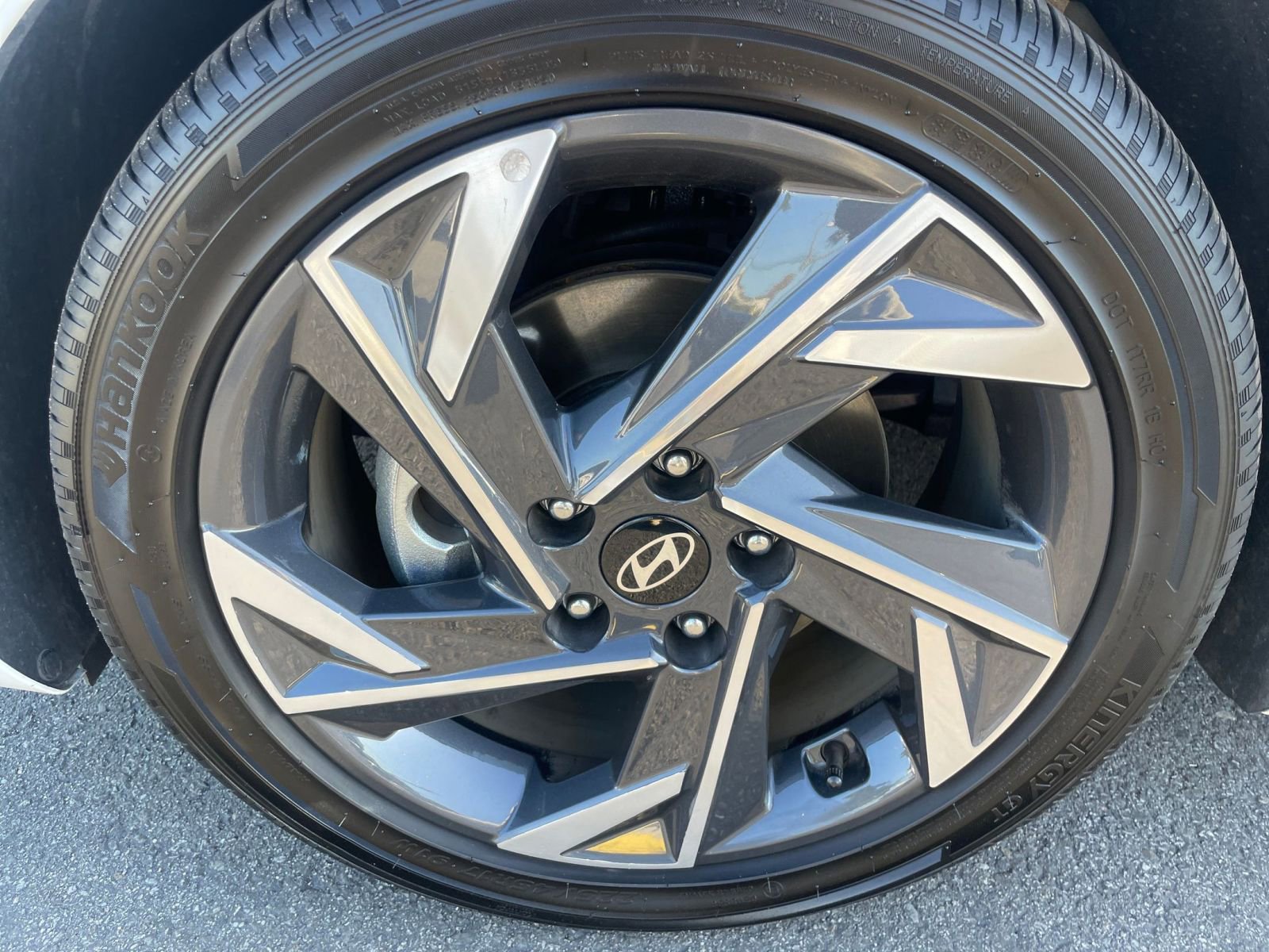 Used 2025 Hyundai Elantra Limited image 35