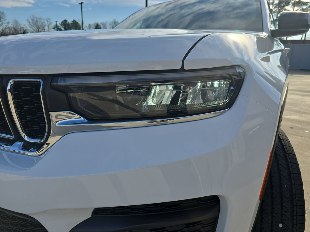 New 2025 Jeep Grand Cherokee Laredo image 32