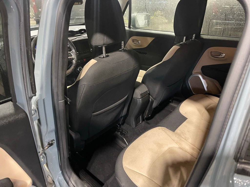 Used 2016 Jeep Renegade Latitude image 17