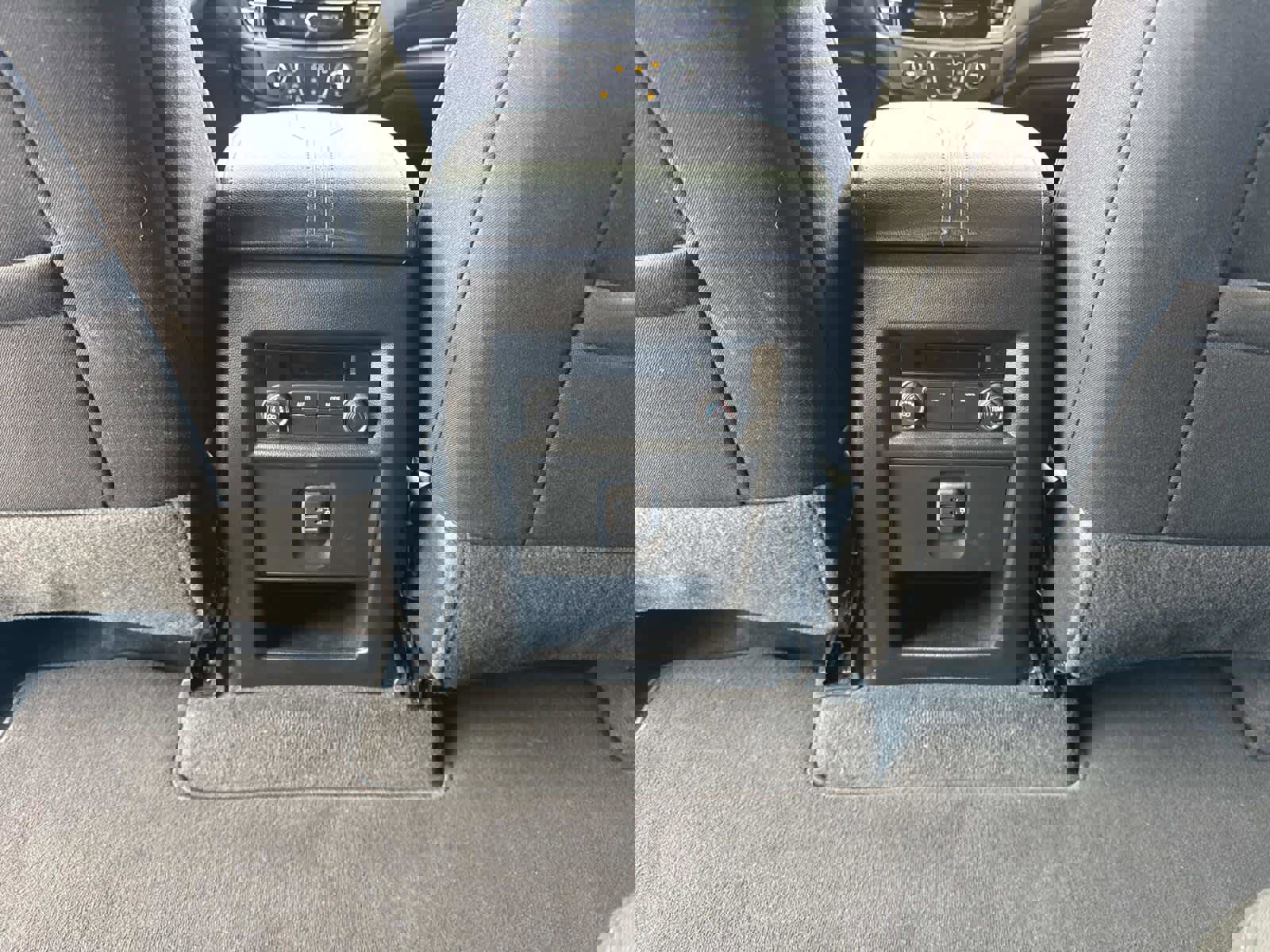 Used 2023 Chevrolet Traverse LT image 30