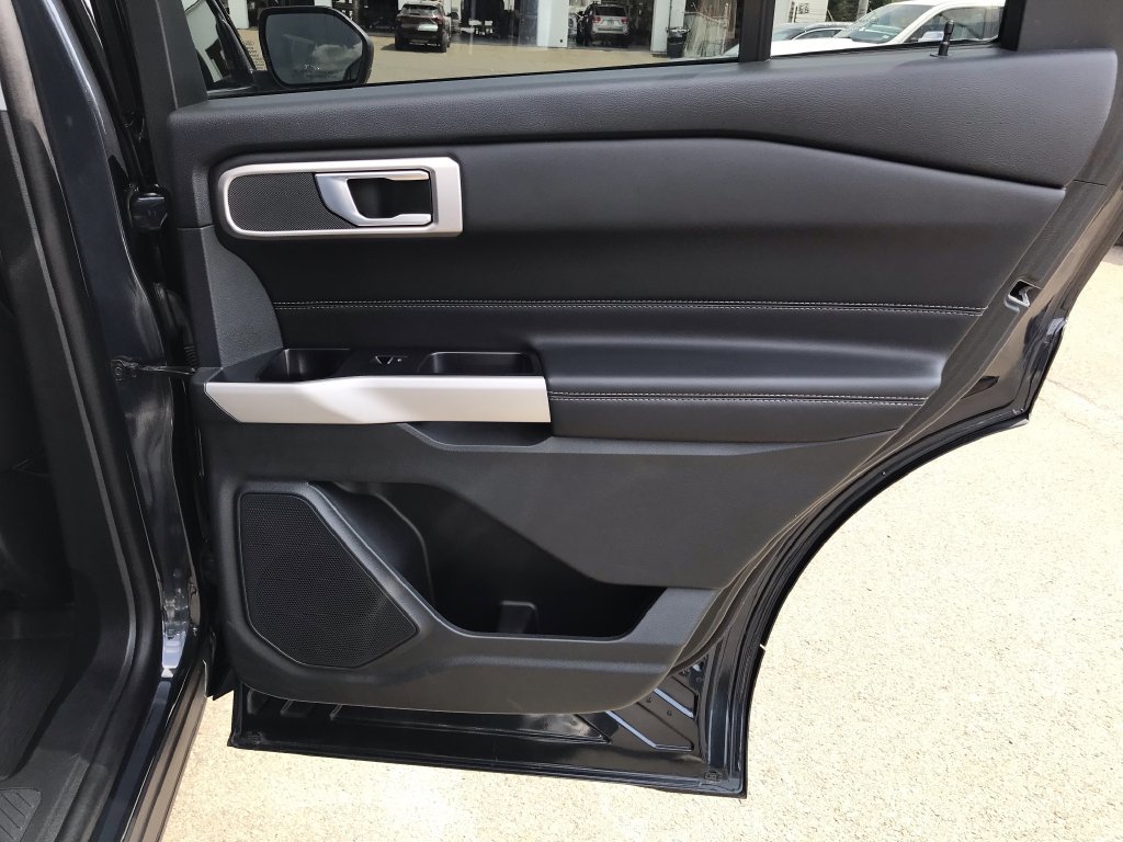 Used 2024 Ford Explorer XLT w/ Equipment Group 202A AWD/4WD image 15