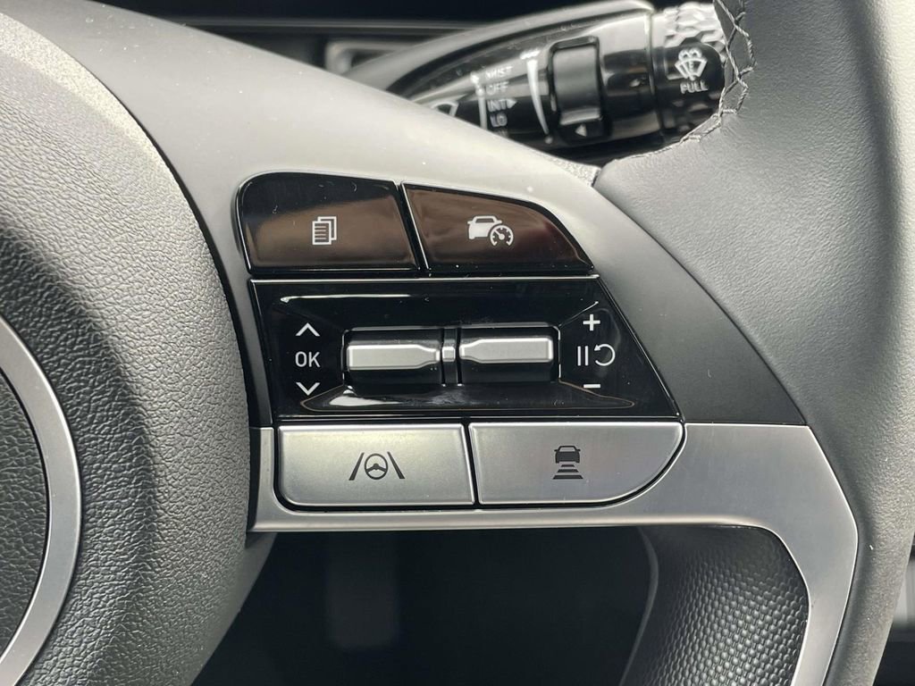 Certified 2025 Hyundai Elantra SEL image 11