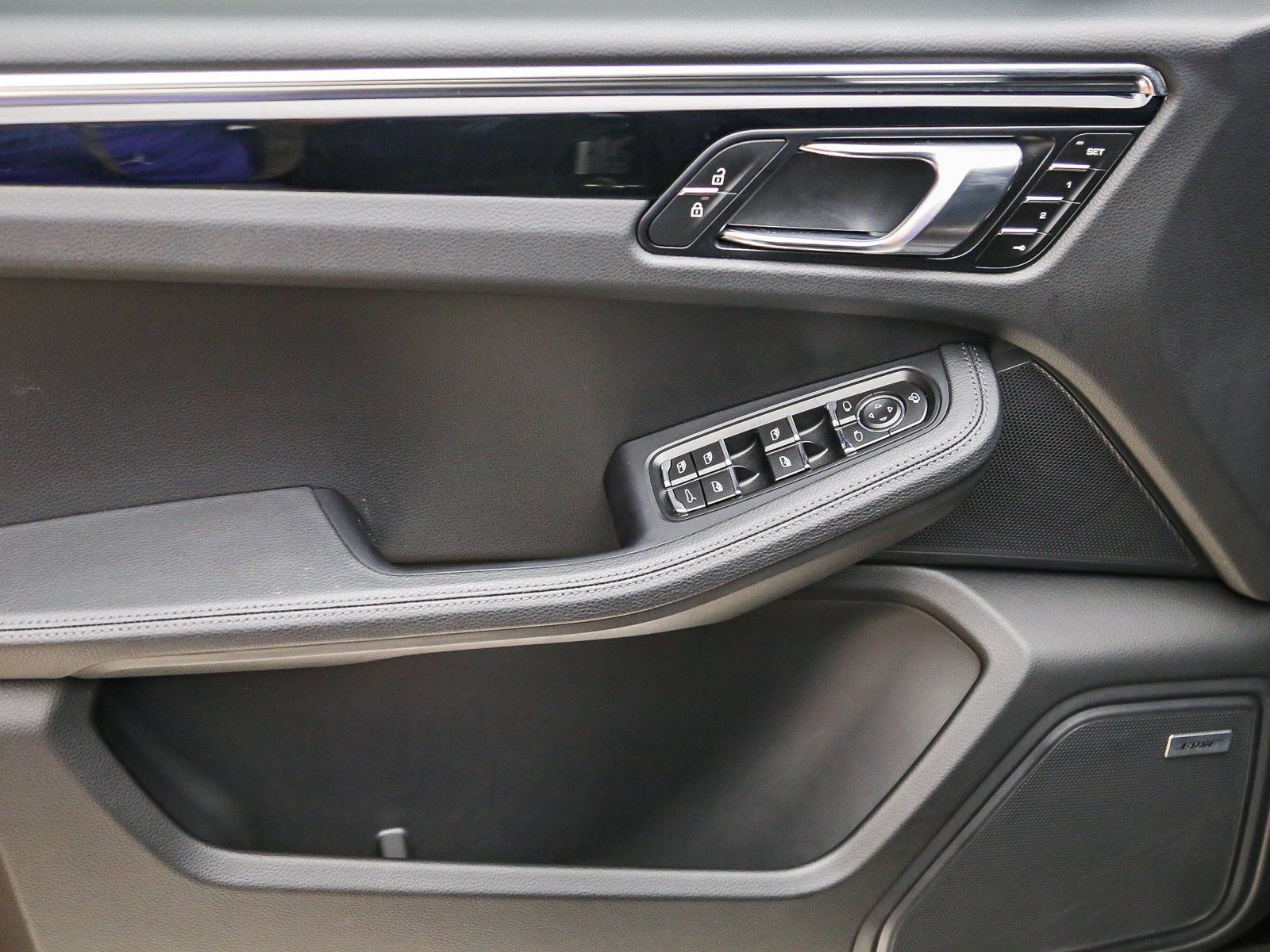 Certified 2026 Porsche Macan AWD/4WD image 28