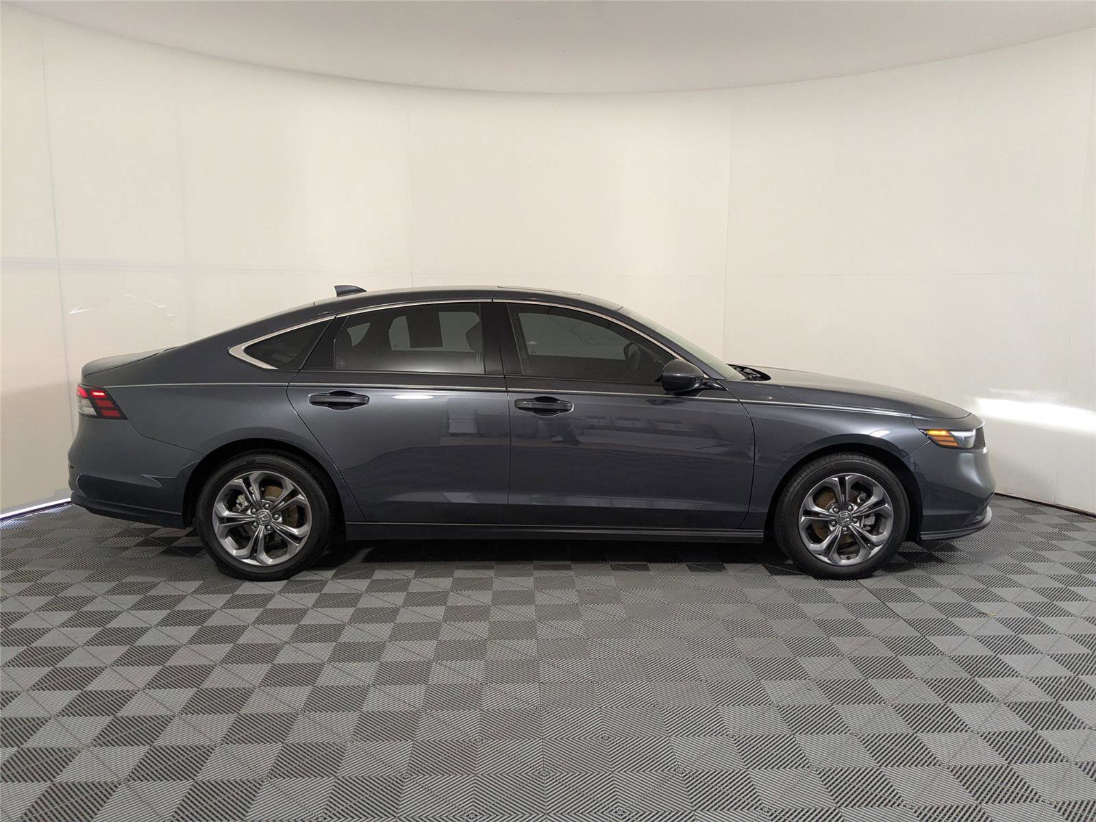 Used 2024 Honda Accord EX image 4
