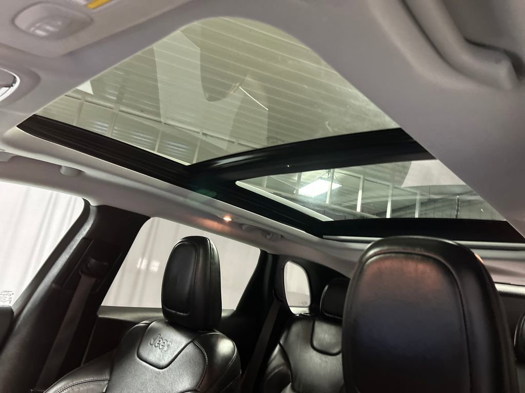 Used 2020 Jeep Cherokee Limited AWD/4WD image 21
