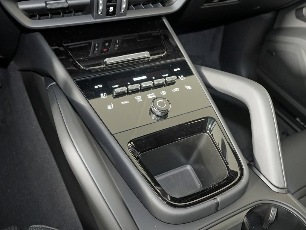 New 2026 Porsche Cayenne GTS AWD/4WD image 31