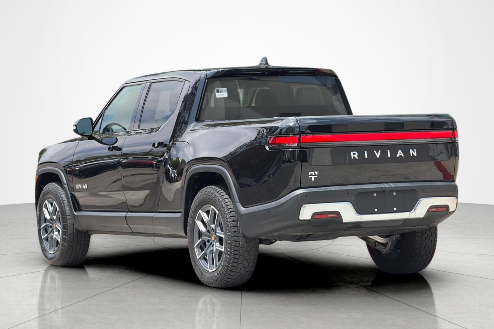 Used 2024 Rivian R1T Adventure AWD/4WD image 3