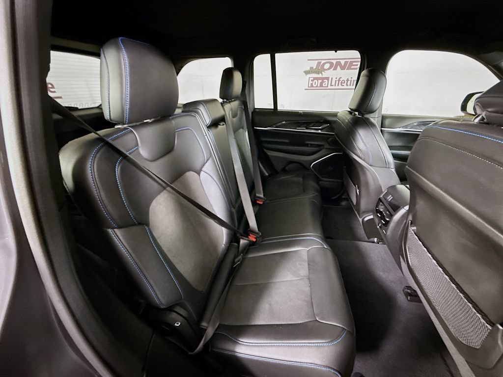 Used 2024 Jeep Grand Cherokee Trailhawk w/ Luxury Tech Group III AWD/4WD image 32
