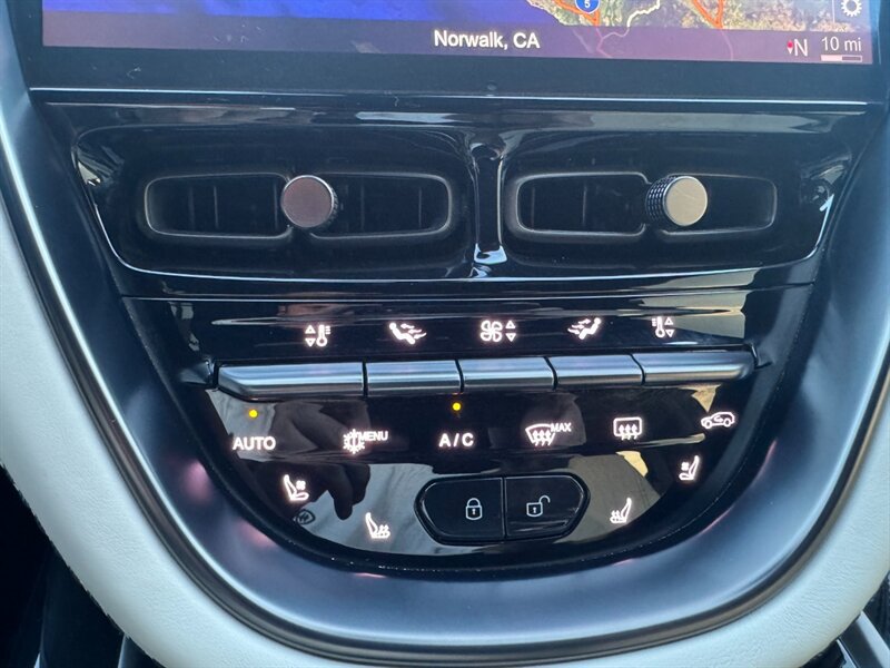Used 2022 Aston Martin DBX AWD/4WD image 44