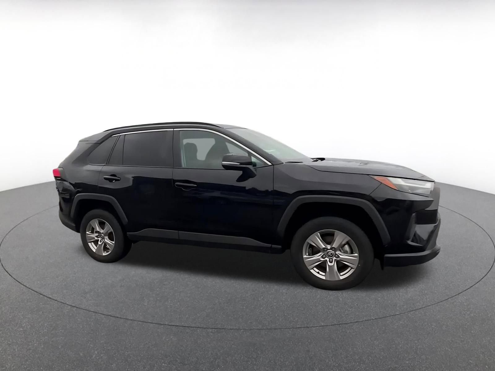 Used 2025 Toyota RAV4 XLE image 2