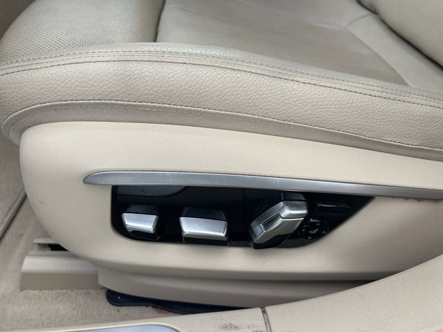 Used 2017 BMW 740i image 18