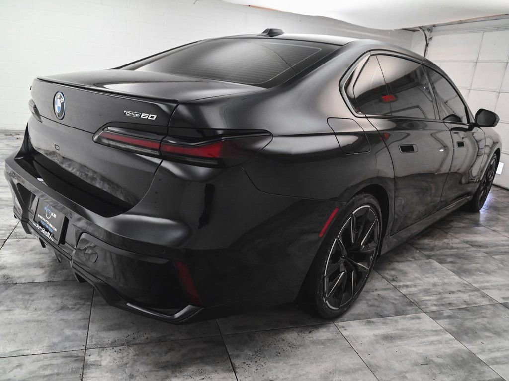 Used 2023 BMW i7 xDrive60 w/ Parking Assistance Package image 6