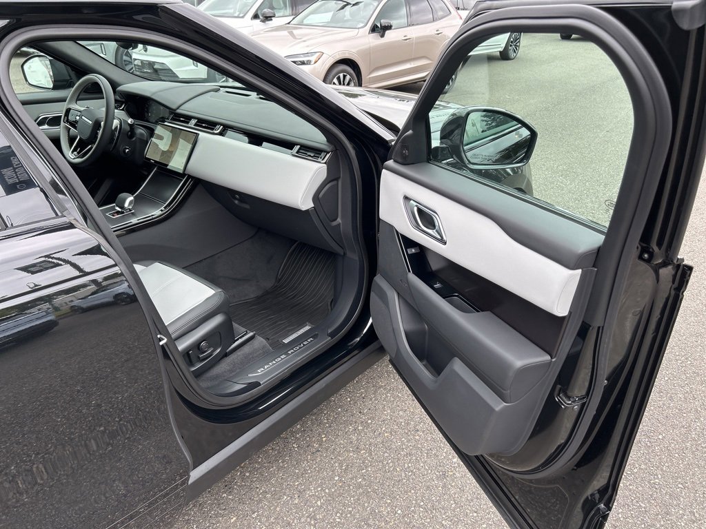 New 2026 Land Rover Range Rover Velar Dynamic SE image 19