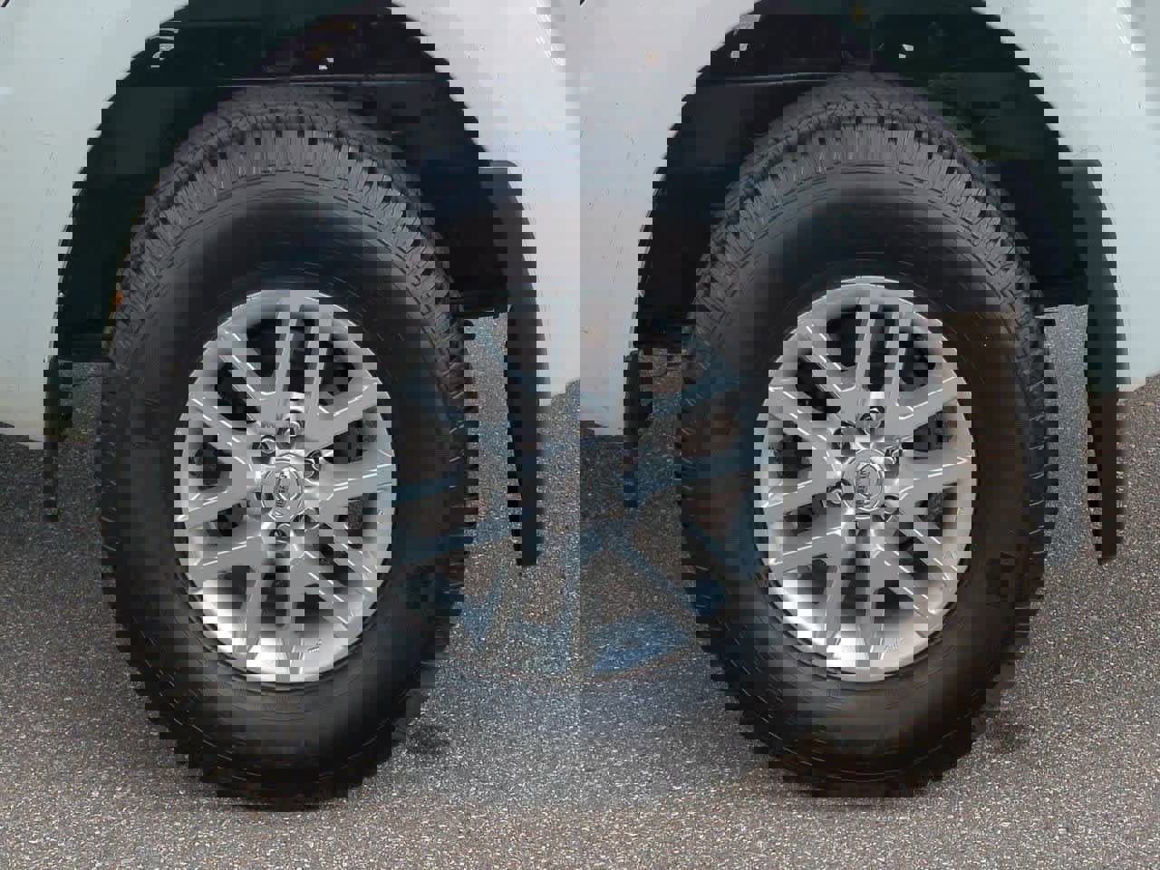 Used 2015 Nissan Frontier SV image 12