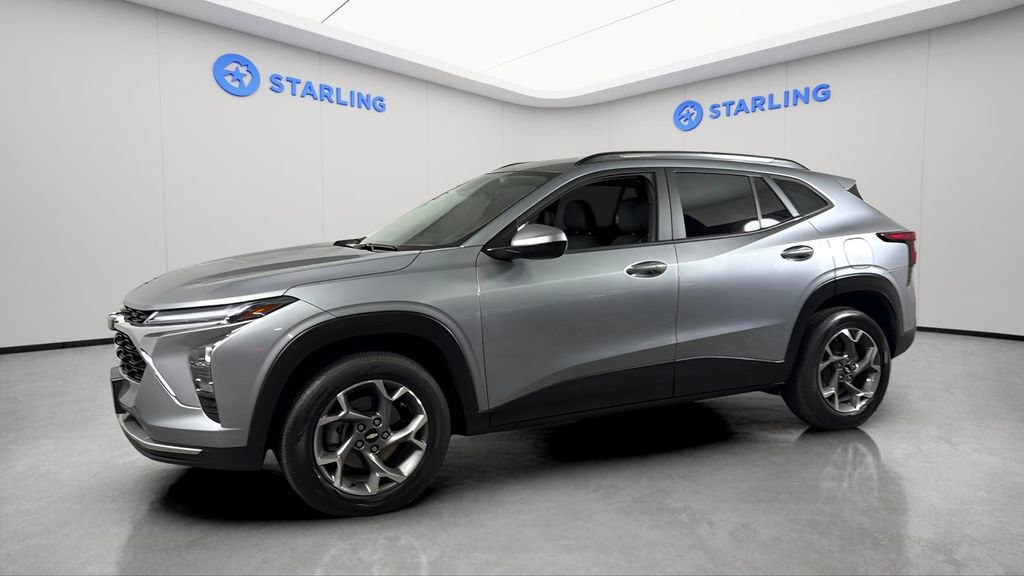 Certified 2024 Chevrolet Trax LT w/ LT Convenience Package image 2