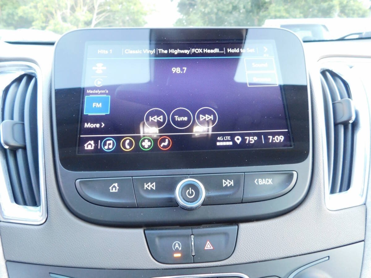 Used 2021 Chevrolet Malibu LT FWD image 11
