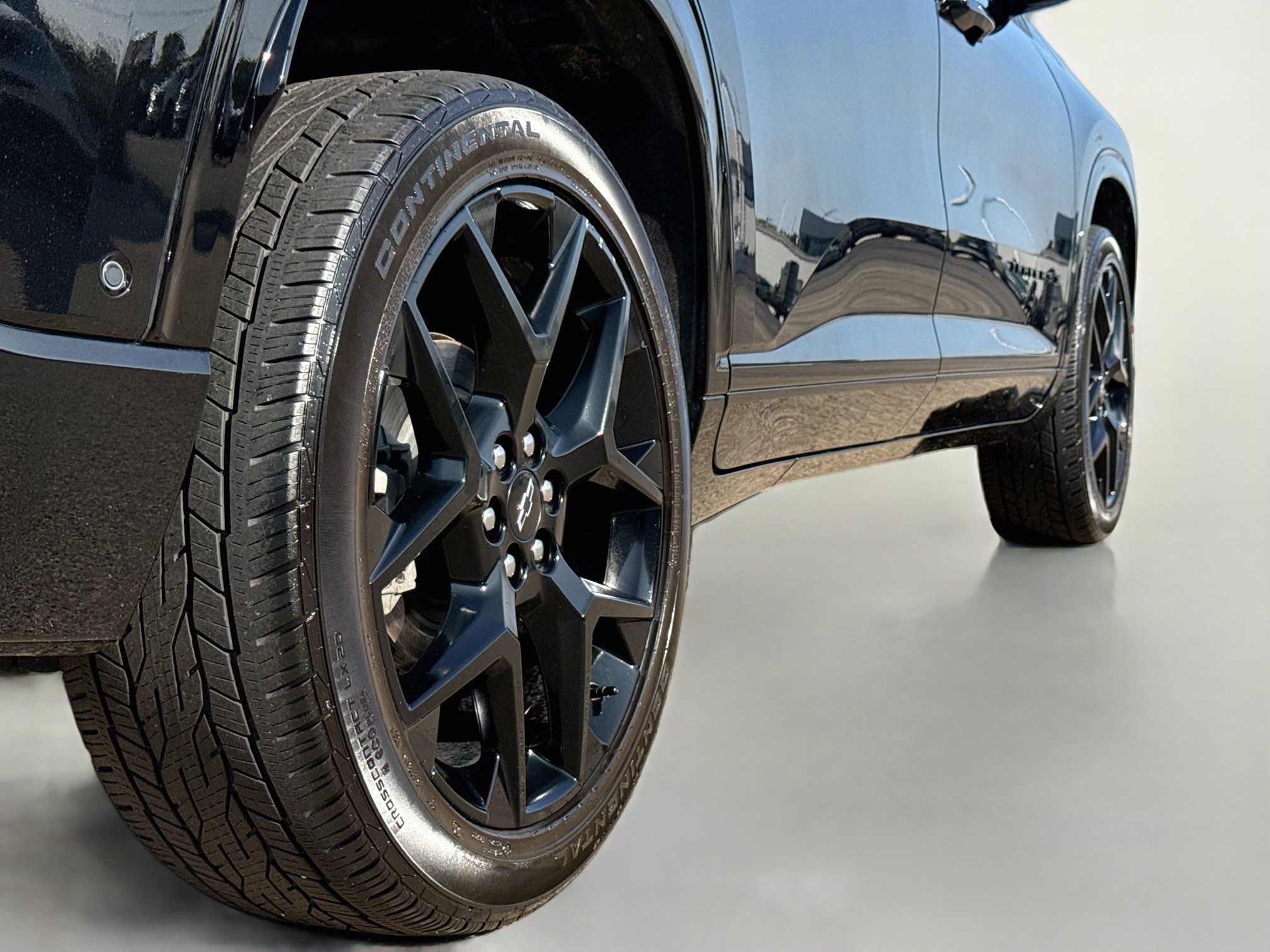 Used 2024 Chevrolet Traverse RS w/ LPO, Floor Liner Package AWD/4WD image 9
