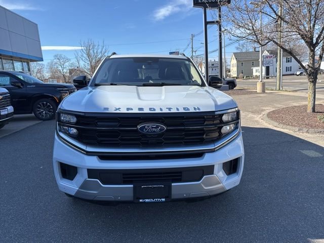 Used 2025 Ford Expedition Platinum image 3