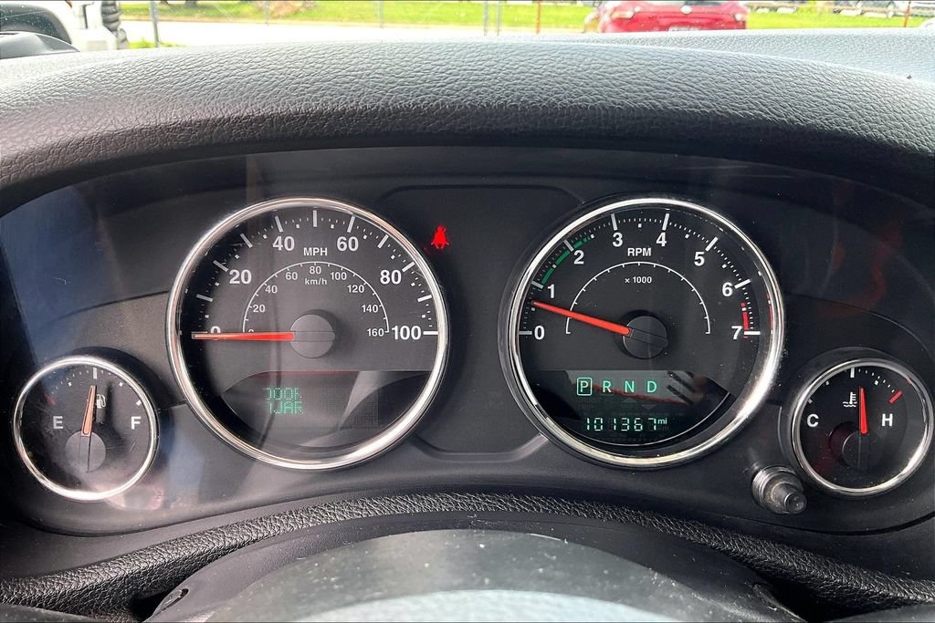 Used 2015 Jeep Wrangler Unlimited Sahara w/ Connectivity Group AWD/4WD image 26