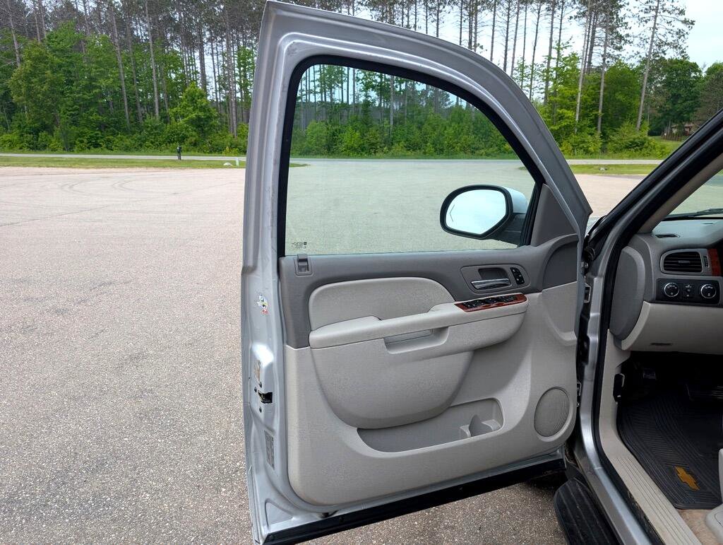 Used 2012 Chevrolet Suburban LT w/ Luxury Package image 10