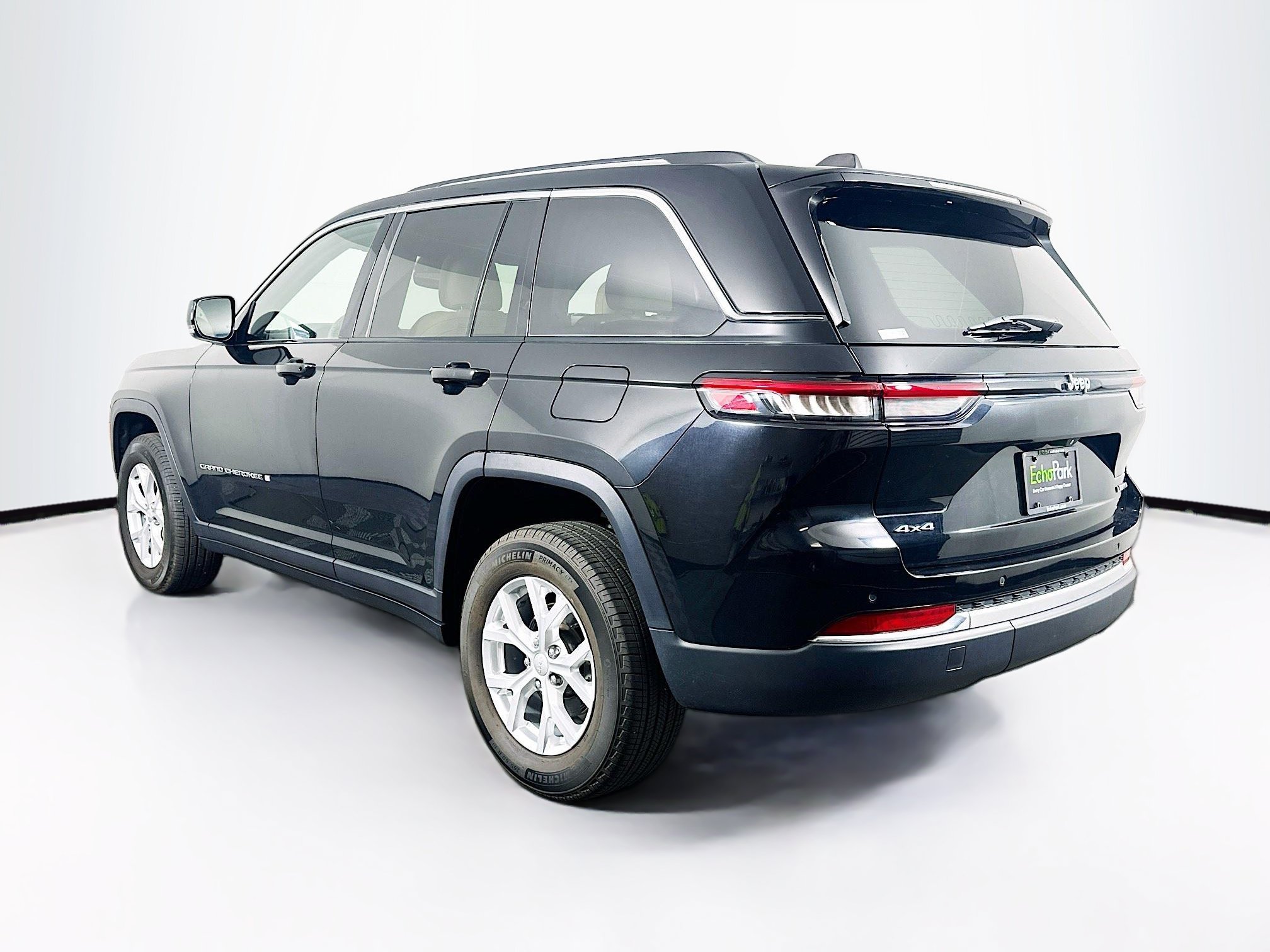 Used 2023 Jeep Grand Cherokee Limited AWD/4WD image 5