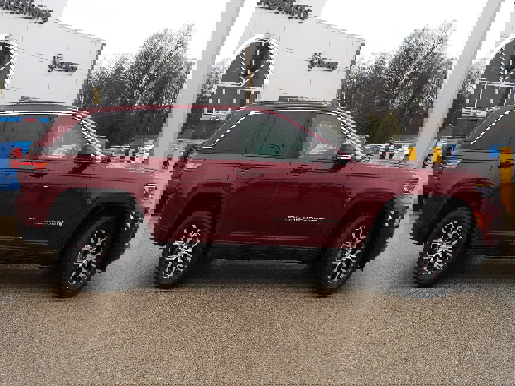 Used 2024 Jeep Grand Cherokee Limited image 16