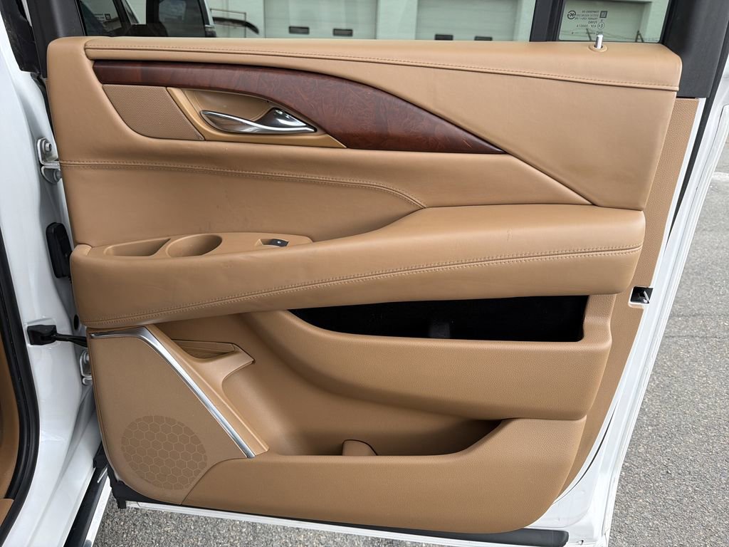 Used 2016 Cadillac Escalade ESV Platinum AWD/4WD image 16