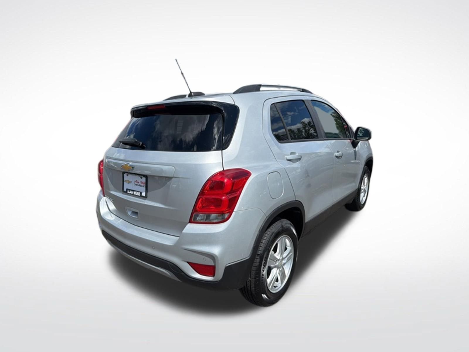 Used 2022 Chevrolet Trax LT w/ Driver Confidence Package AWD/4WD image 3