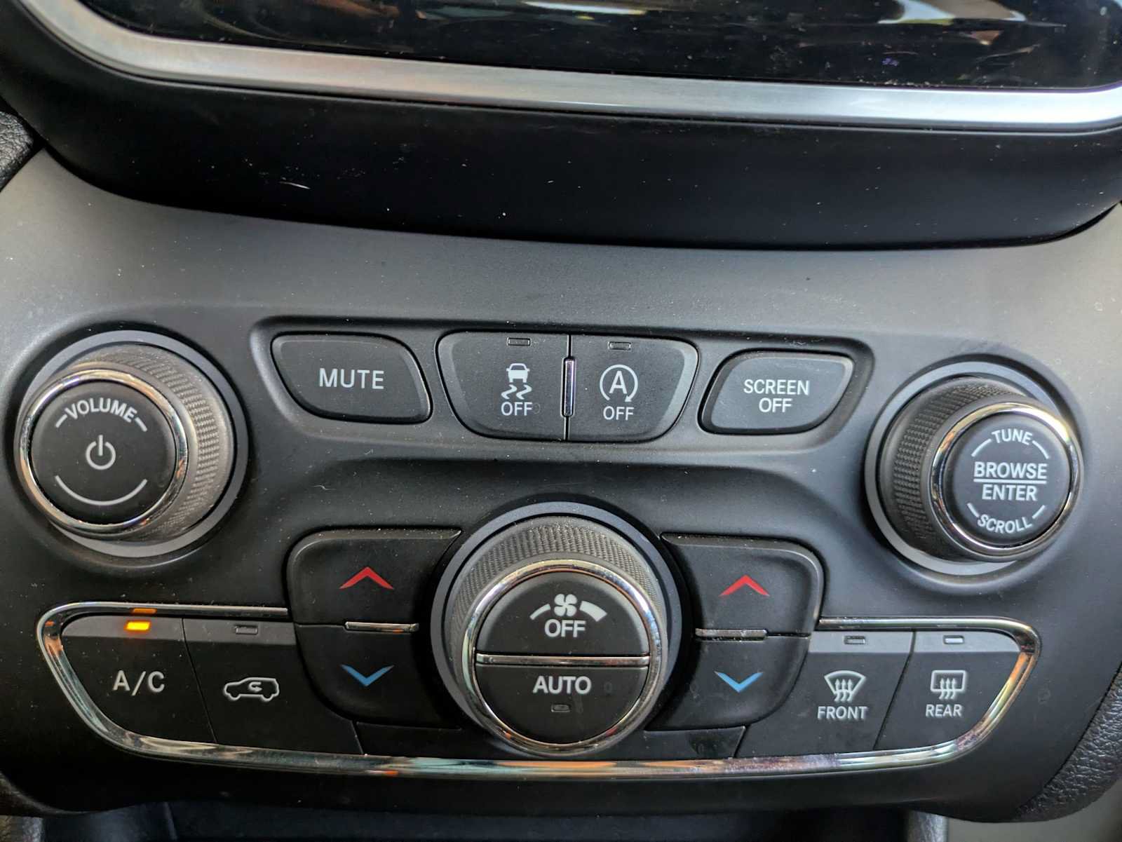 Used 2021 Jeep Cherokee Limited AWD/4WD image 13