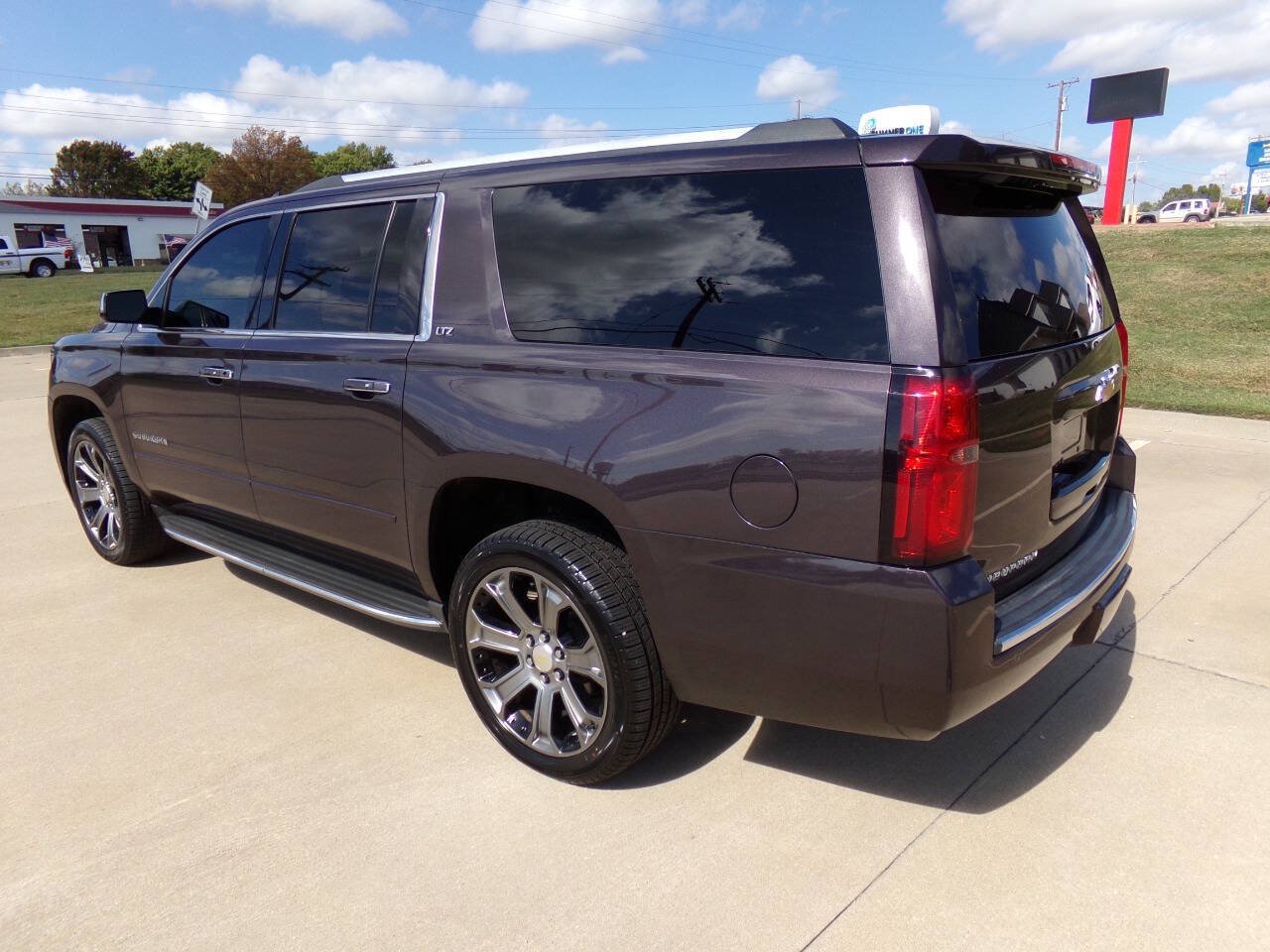 Used 2015 Chevrolet Suburban LTZ RWD image 33