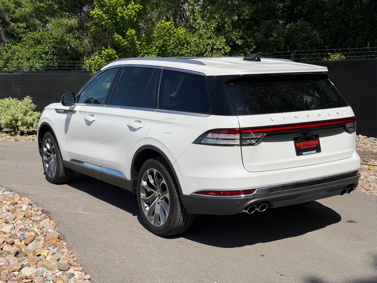 New 2026 Lincoln Aviator Reserve AWD/4WD image 3