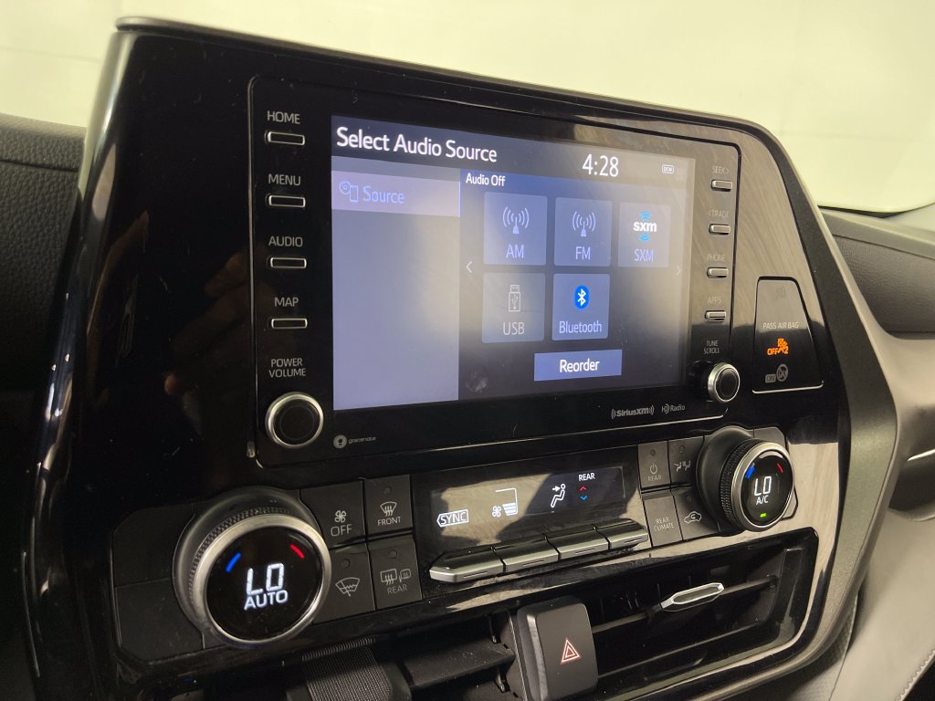 Used 2022 Toyota Highlander LE AWD/4WD image 20