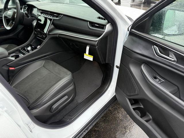 New 2025 Jeep Grand Cherokee L Altitude image 18