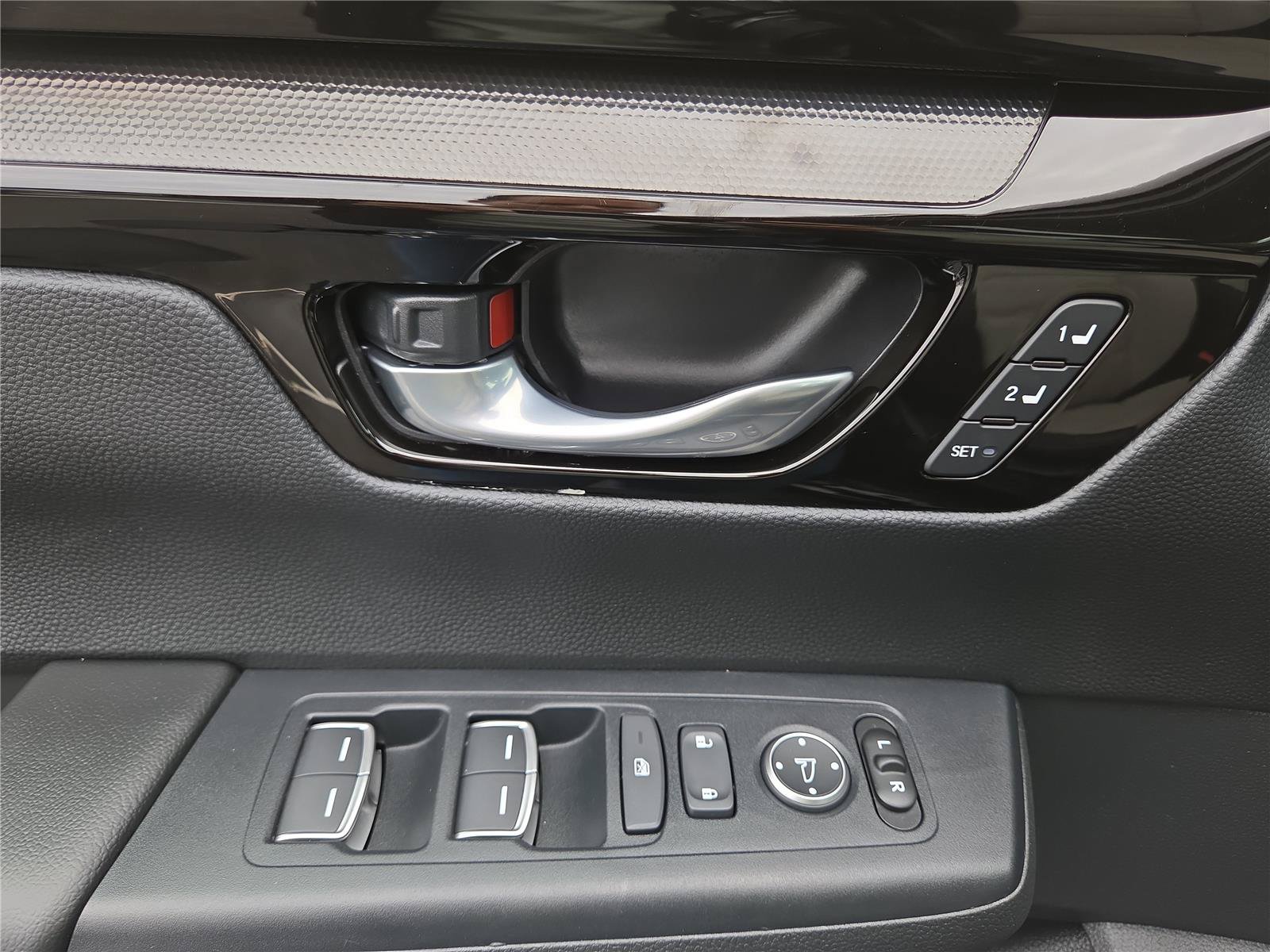 Used 2025 Honda CR-V Sport Touring image 14