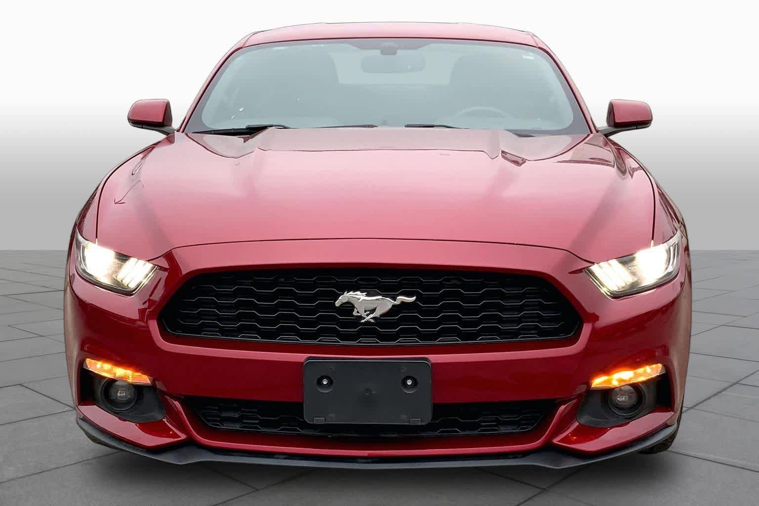 Used 2017 Ford Mustang Coupe RWD image 4