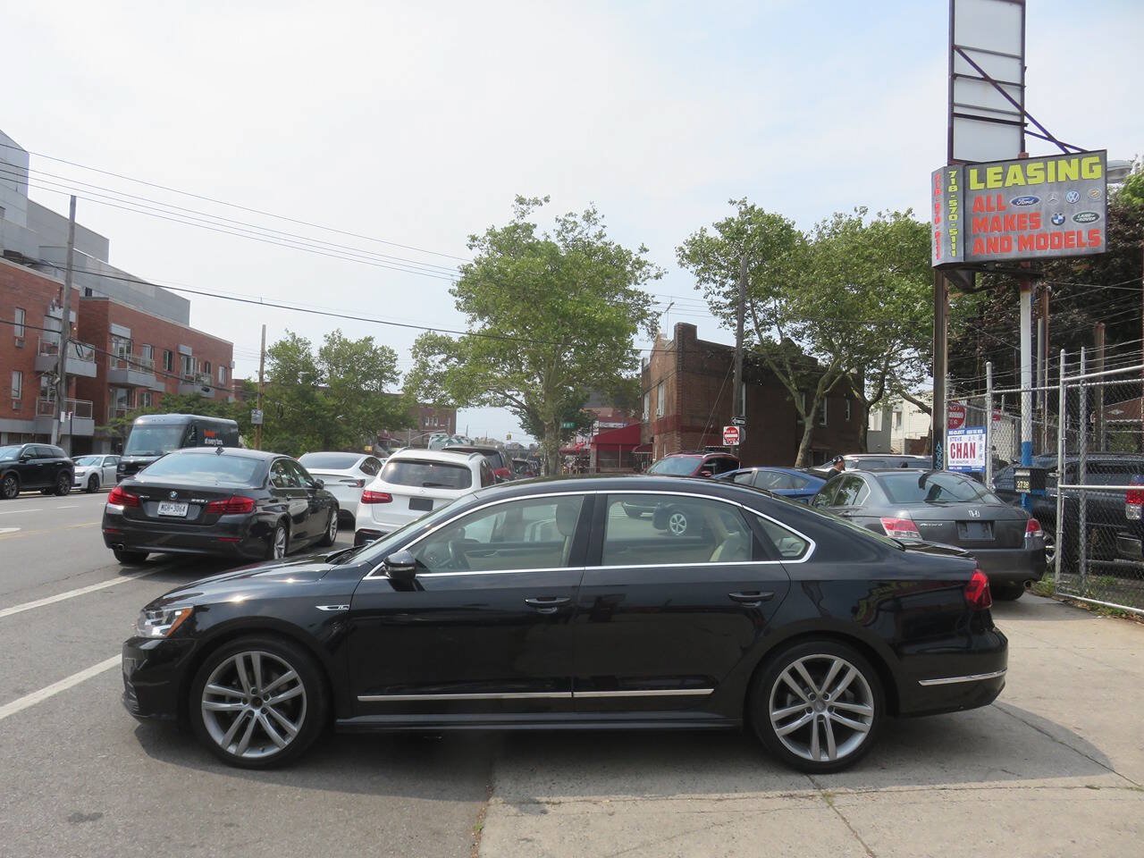 Used 2017 Volkswagen Passat 1.8T R-Line FWD image 7