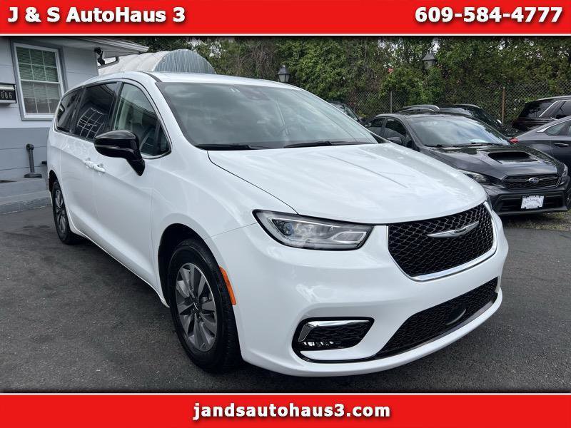Used 2024 Chrysler Pacifica Limited