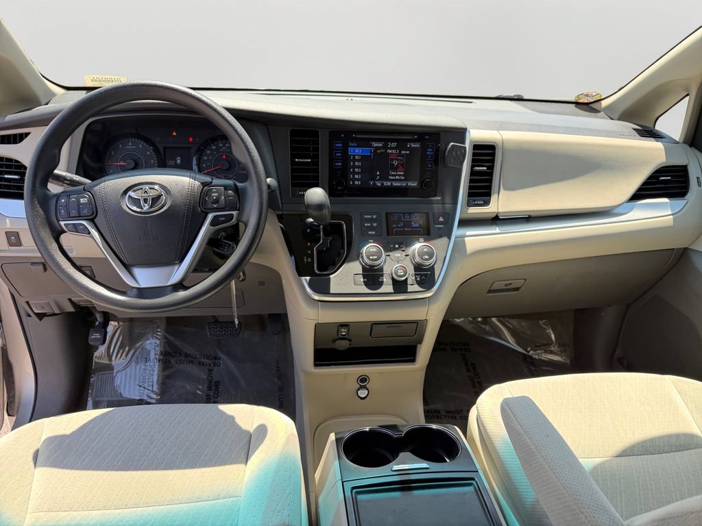 Used 2017 Toyota Sienna LE FWD image 16