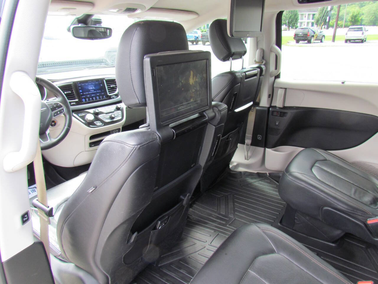 Used 2017 Chrysler Pacifica Touring-L Plus w/ Advanced Safetytec Group image 15