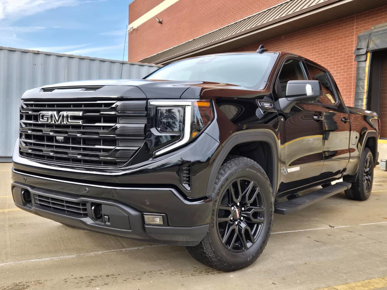 Used 2025 GMC Sierra 1500 Elevation w/ Elevation Premium Package image 1