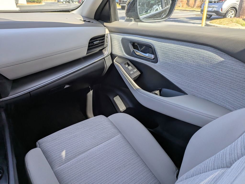 Used 2023 Nissan Rogue SV image 17