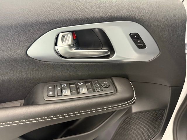 New 2026 Chrysler Pacifica Limited w/ S Appearance Package FWD image 14