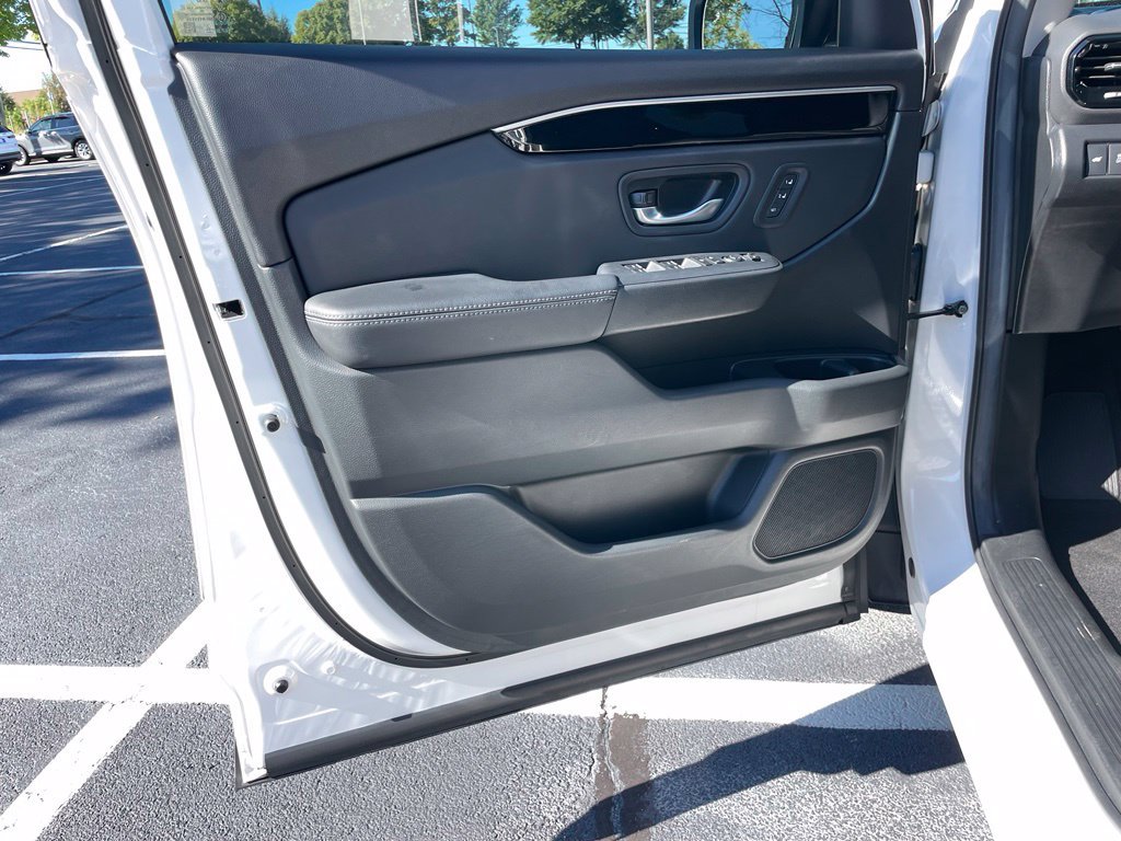 Certified 2025 Honda Pilot Touring image 23