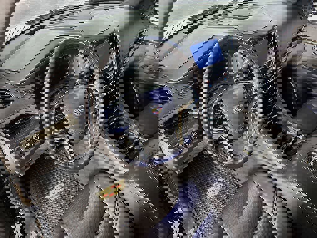 Used 2018 Cadillac Escalade Platinum image 2