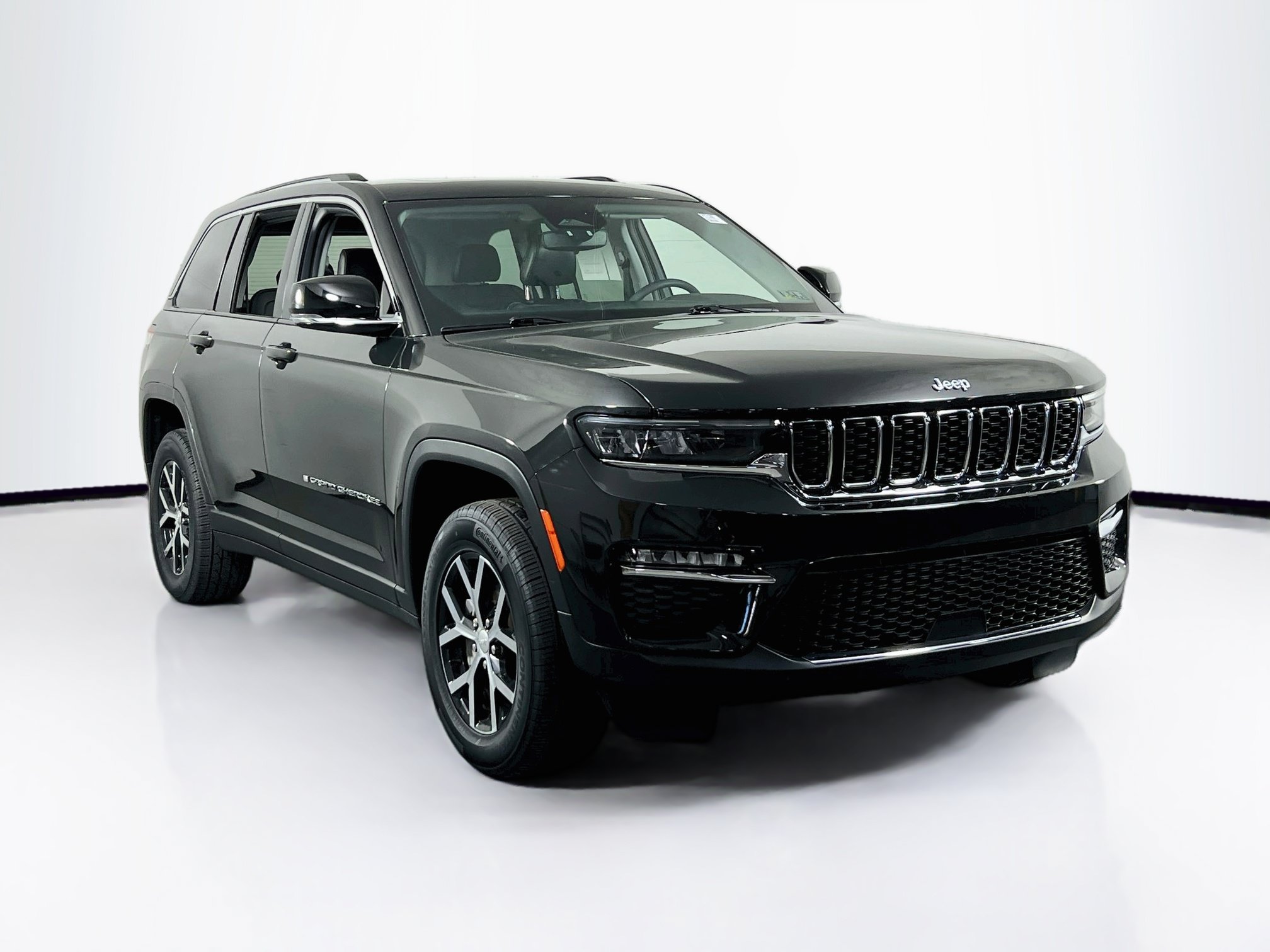 Used 2023 Jeep Grand Cherokee Limited AWD/4WD image 3